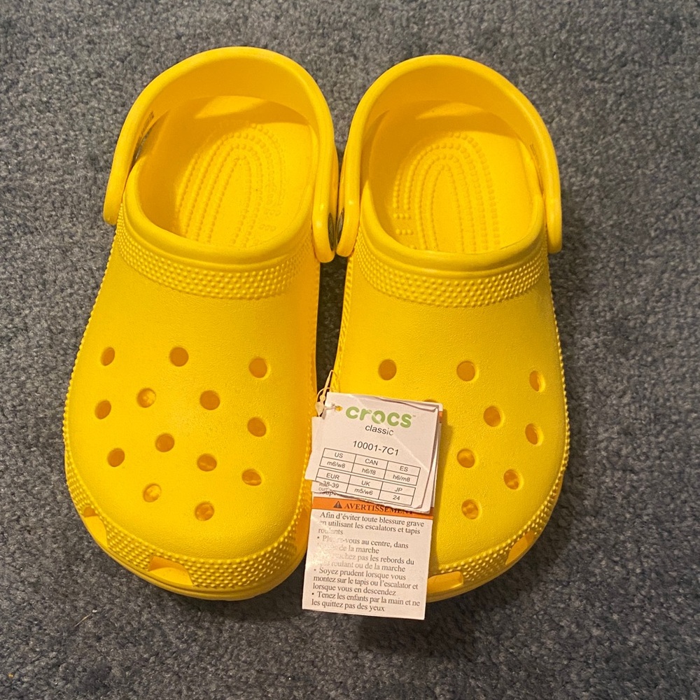 CROCS NWT Women’s size 8 Bright Yellow